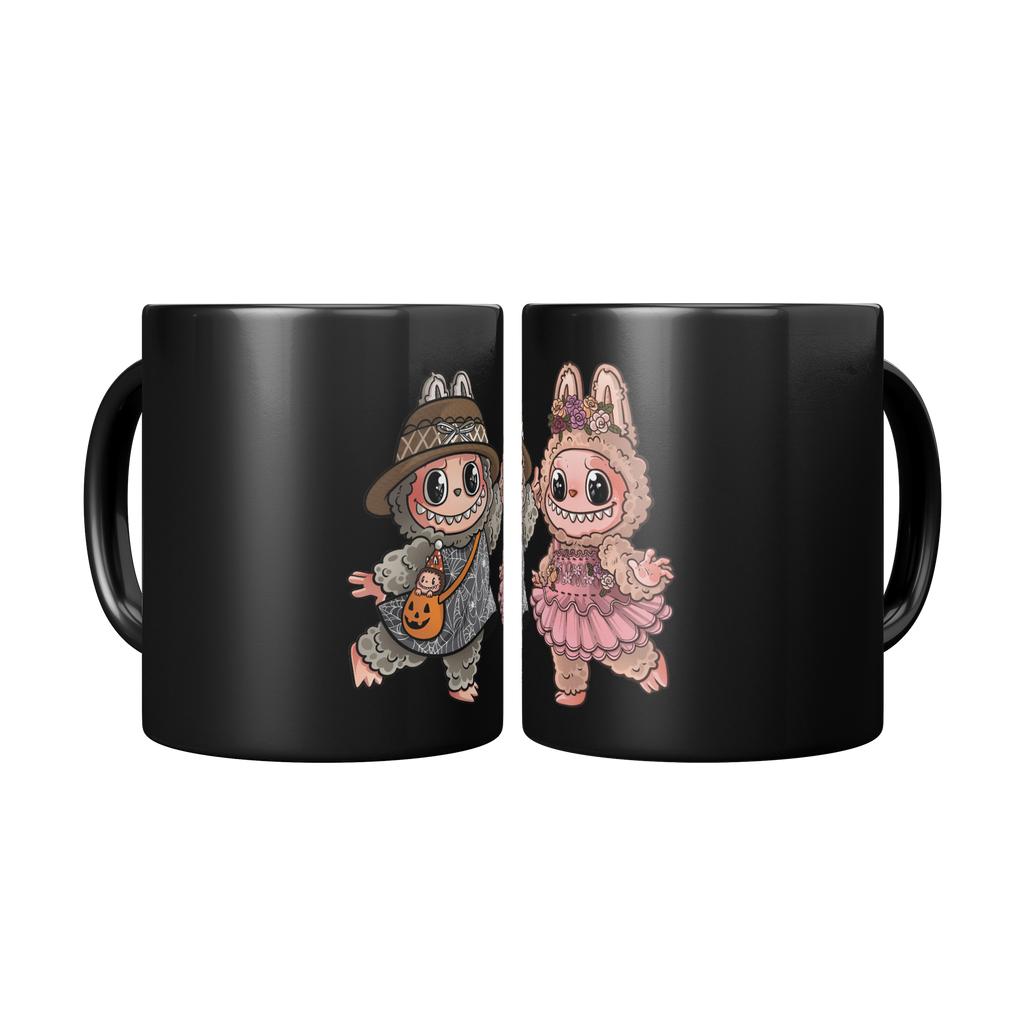 Krus_black_Mug_2_Mugs_Center_Mockup.png